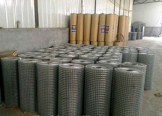 Chiều dài 18m Tấm hàng rào bằng nhựa màu xanh lá cây tráng nhựa Pvc cuộn dây lưới
