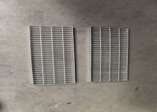 Lối đi bộ cho người đi bộ Lưới thép lưới thép mạ kẽm nhúng nóng răng cưa