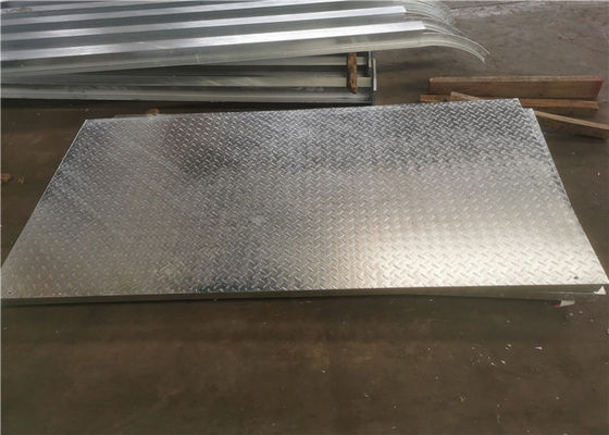 Cầu thang mạ kẽm không gỉ Treads Thép lưới Catwalk Q235 Chiều rộng 305mm