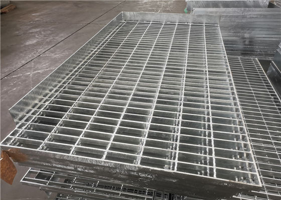 Cầu thang mạ kẽm không gỉ Treads Thép lưới Catwalk Q235 Chiều rộng 305mm