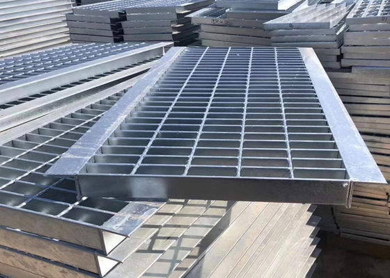 Cầu thang lưới thanh răng cưa 40x5mm cho kỹ thuật đô thị