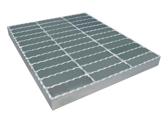 Lưới thép hàn mạ kẽm 30 * 100mm Đường đi bộ ngoài trời Grate kim loại