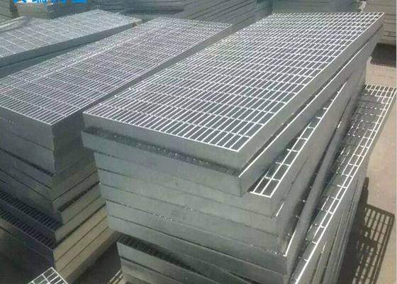 Cấu trúc nhẹ Bằng chứng trượt bằng thép hàn Chiều dài 12m cho đường lái xe
