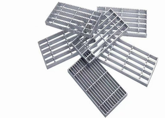 Chống gỉ Lưới thép hàn 32x5mm vuông răng cưa không trượt
