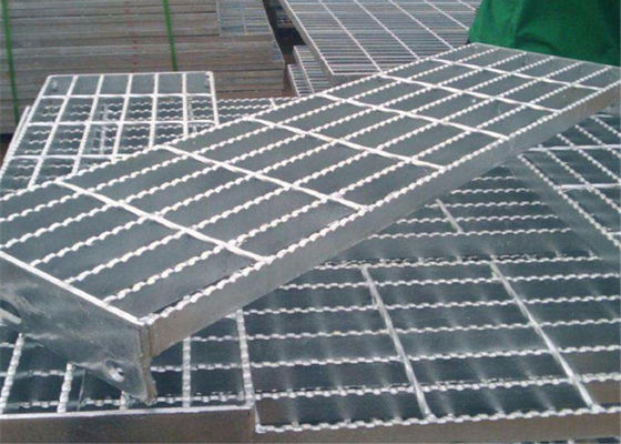 Cấu trúc nhẹ Bằng chứng trượt bằng thép hàn Chiều dài 12m cho đường lái xe