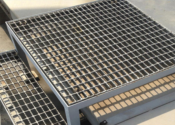 Cấu trúc nhẹ Bằng chứng trượt bằng thép hàn Chiều dài 12m cho đường lái xe