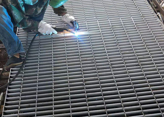 Ngăn ngừa rỉ sét Tấm lót sàn bằng kim loại mở rộng Mạ kẽm nóng dày 3mm
