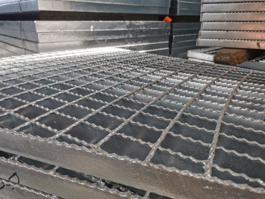 Cổng vuông không trượt bằng thép Grate Cầu thang 40mm cho kỹ thuật vệ sinh