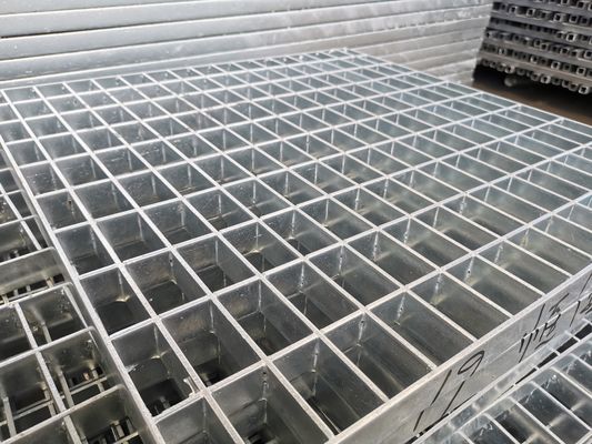 Lưới thép mạ kẽm loại phẳng 76mm Lưới tản nhiệt Cầu thang Tiêu chuẩn NAAMM