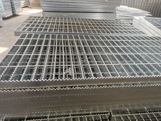 Lưới thép mạ kẽm loại phẳng 76mm Lưới tản nhiệt Cầu thang Tiêu chuẩn NAAMM