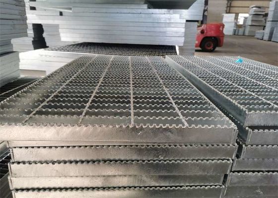 Đường lái xe bằng thép mạ kẽm có răng Lưới nhôm 6063 cho hệ thống thoát nước sân vận động