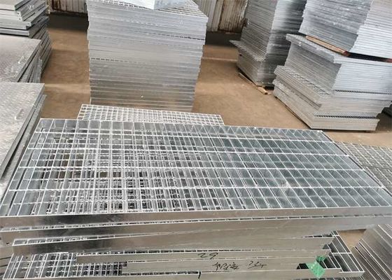 Q235 Đường lái xe mạ kẽm chống trượt Cấu trúc nhẹ 32x5mm
