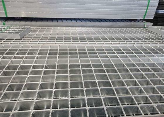 Cầu thang dày 5mm không trơn trượt Lưới thép
