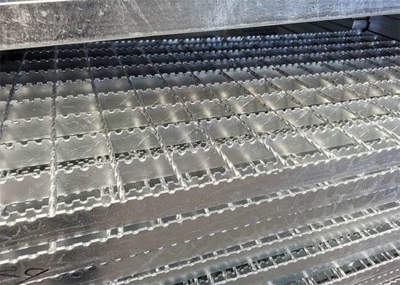AS1657 Tiêu chuẩn chống trượt cầu thang thép lưới 100mm cho bãi đậu xe