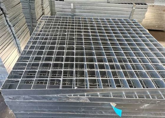 Cầu thang dày 5mm không trơn trượt Lưới thép