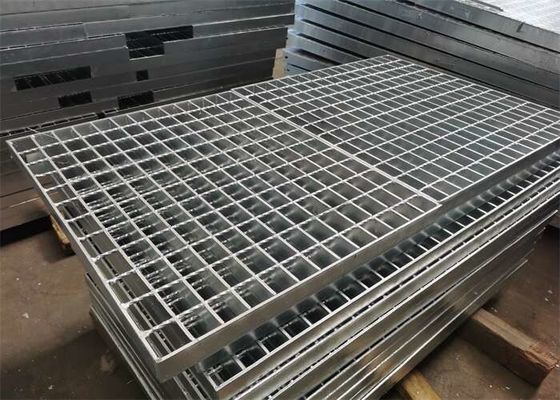 Q235 Đường lái xe mạ kẽm chống trượt Cấu trúc nhẹ 32x5mm