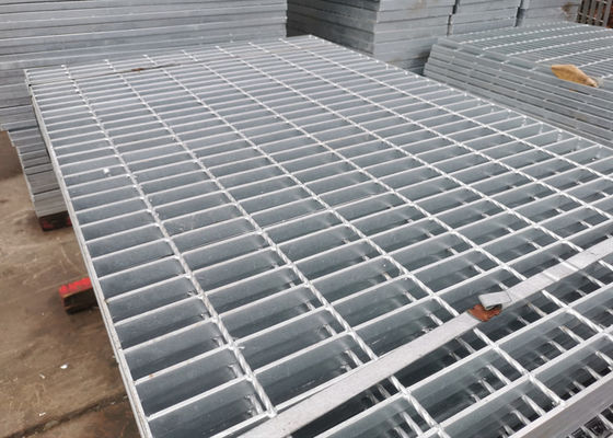 1000mm × 6000mm Thép mạ kẽm nhúng nóng Vỉa hè chống trượt Tấm lưới thép hàn