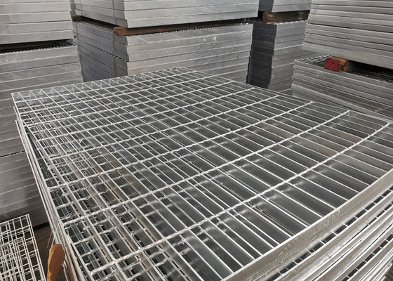 Chiều rộng 2 mét Lối đi nhẹ Tấm lưới sơn tĩnh điện Hàn áp lực