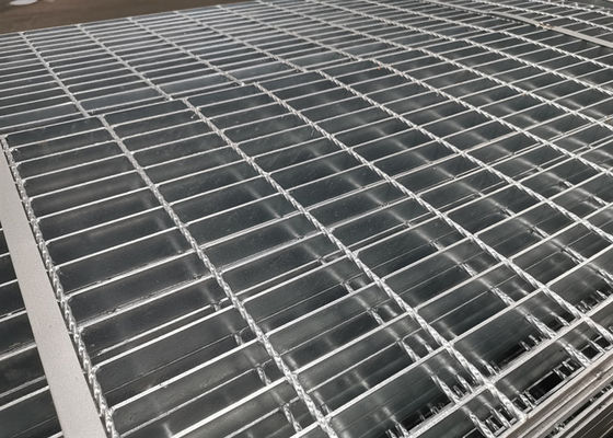 Lưới thép mạ kẽm nhúng nóng 30 * 100mm có răng cưa Độ bền cao