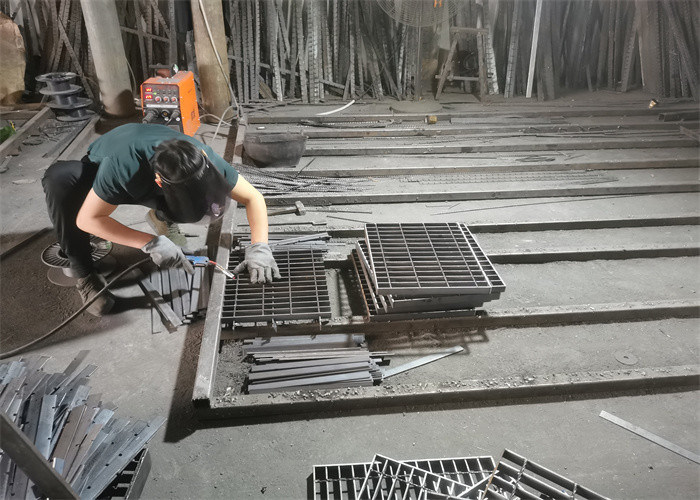 Nền tảng rửa xe Tấm lưới thép 50x4 Mm Chống ăn mòn