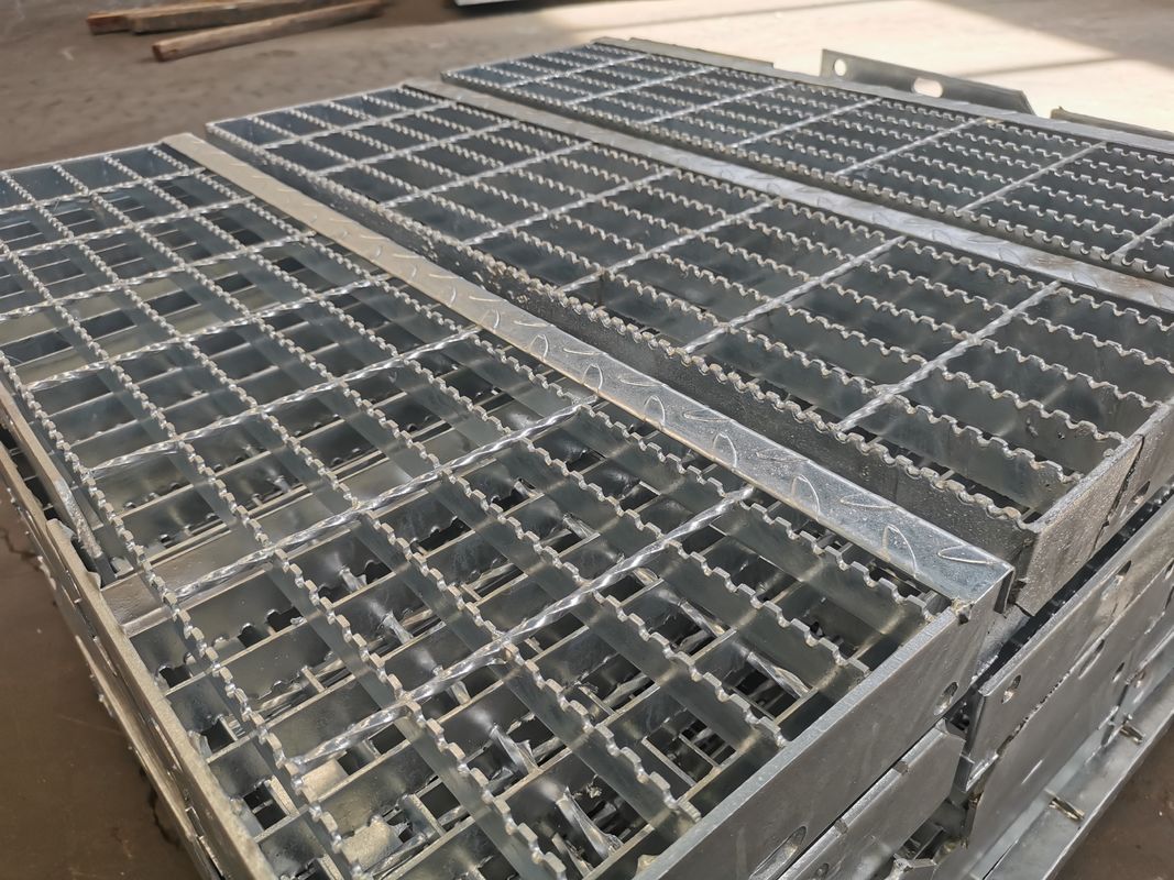 Mạ kẽm nhúng nóng ODM Lưới thép hợp chất Chiều rộng 1m Loại T4 Nhà máy ngoài trời